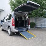 Opel Combo Rollstuhlgerecht mit Rollstuhlrampe (API) von hinten